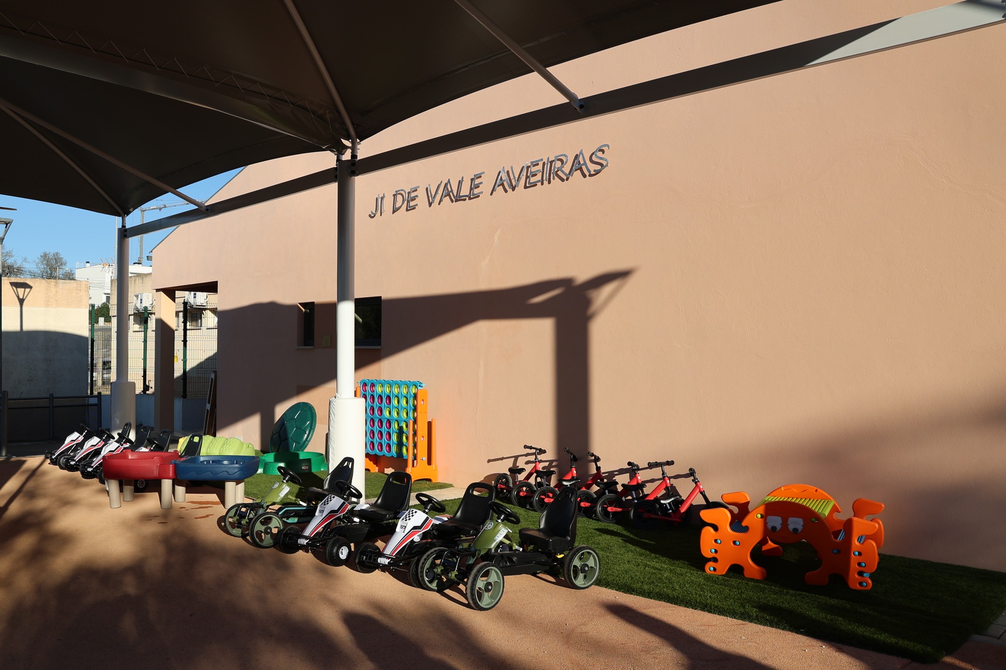 Projetos "Aprender a brincar" e "Requalificação do Recreio do Jardim de Infância Vale Aveiras" já foram finalizados 